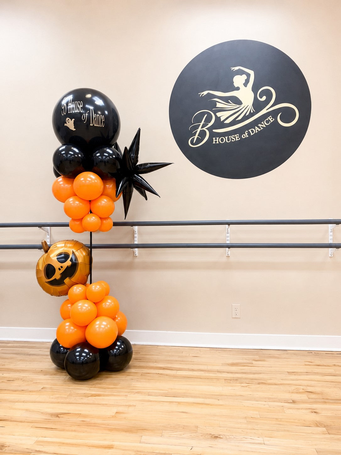 Balloon Column with Corporate Logo in Ottawa Gatineau delivery