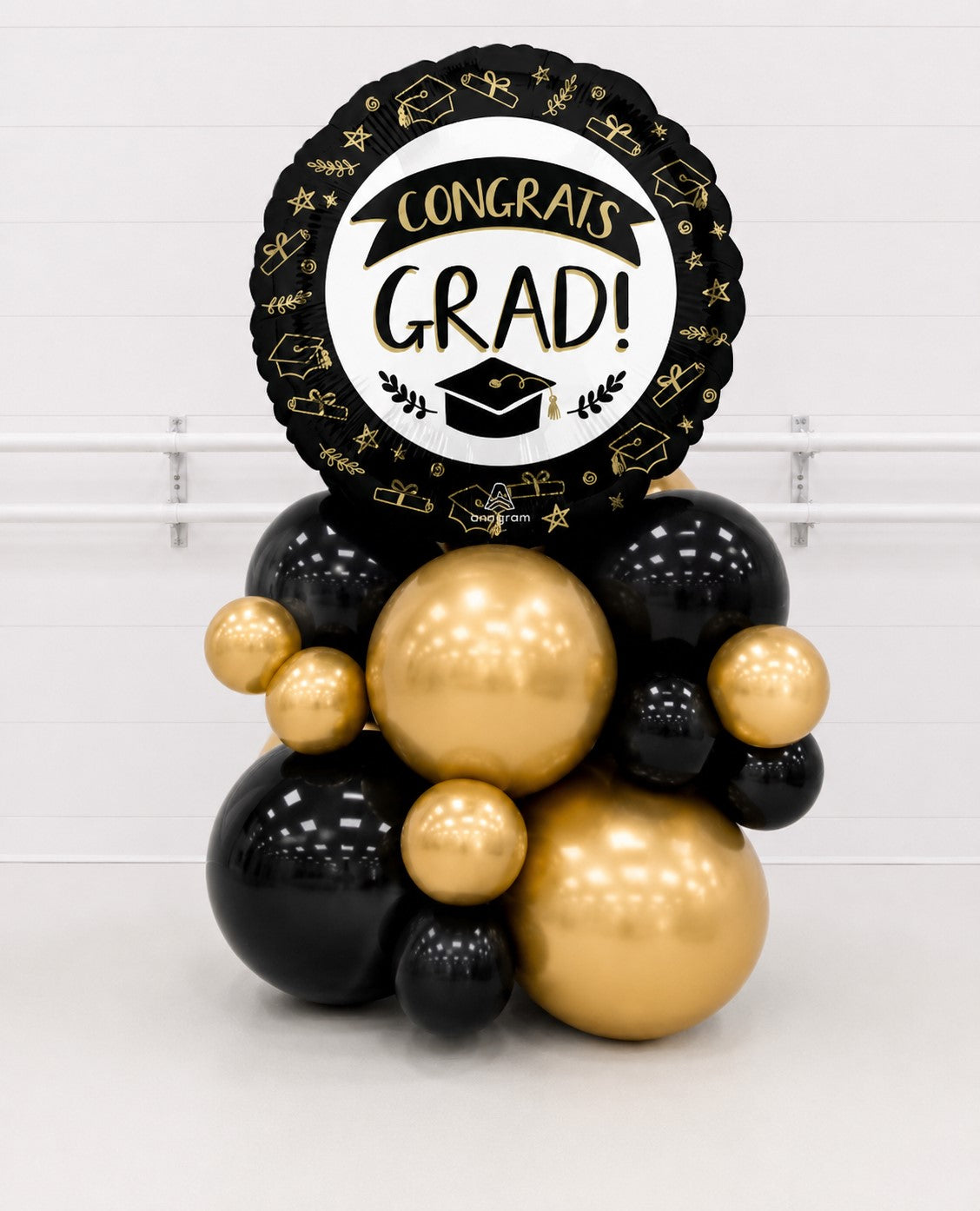 Graduation mini stack at great value with gold and black balloons in Ottawa Gatineau delivery 